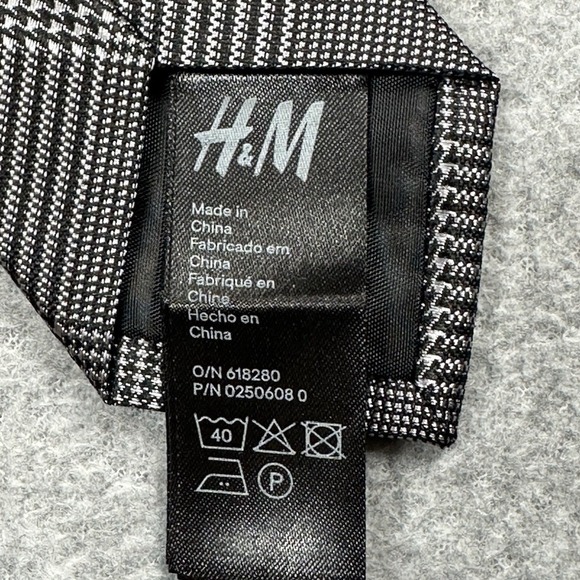 H&M Black Gray Houndstooth Plaid Polyester Men's Neck Tie Slim / Modern Style - Picture 2 of 8